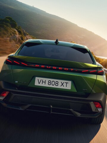 Neue PEUGEOT 408 Hybrid Heckansicht